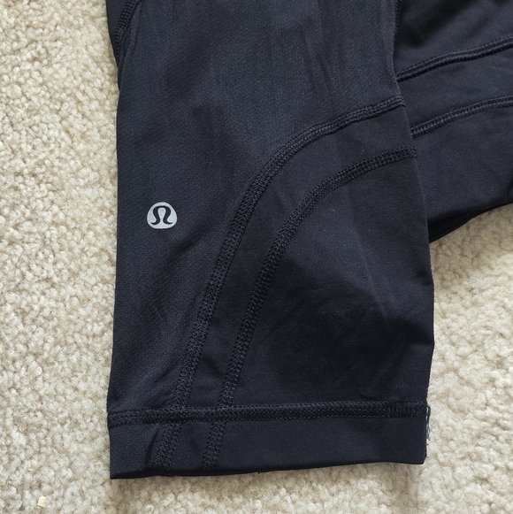 Lululemon X SoulCycle Black Low Rise Soul Skull Cropped Capri Leggings Size 8 - Picture 11 of 11